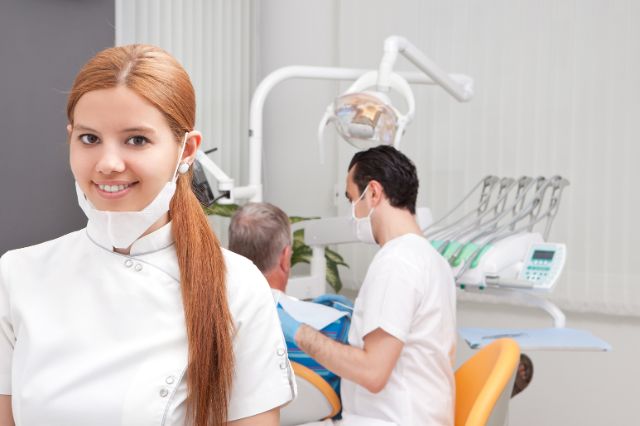 smile-brighter-unlocking-new-career-opportunities-with-an-online-dental-assistant-course